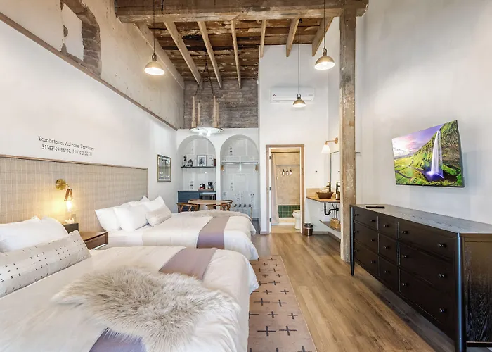 History Hotel *